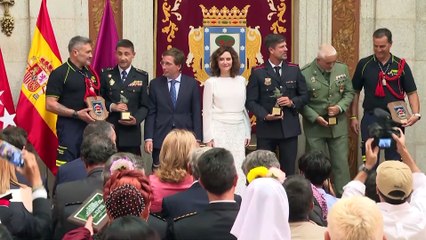 Policía Nacional, Bomberos de Valencia y un Cabo 1º de Tierra reciben las Palomas de Bronce