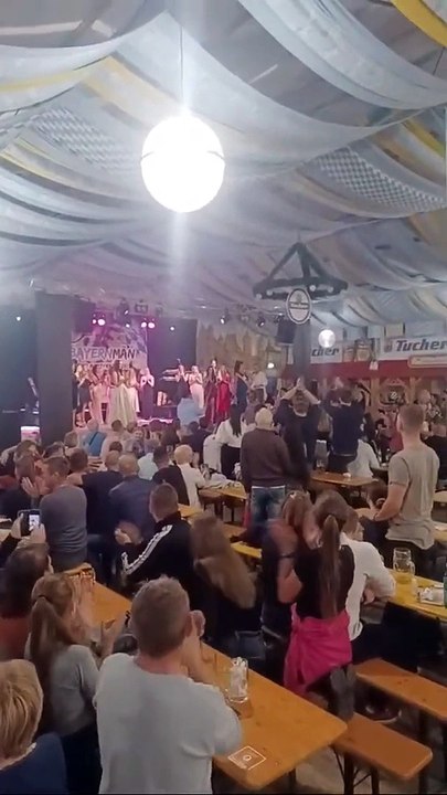 Nürnberg Herbstvolksfest 2022, Festzelt Papert Letzte Runde.