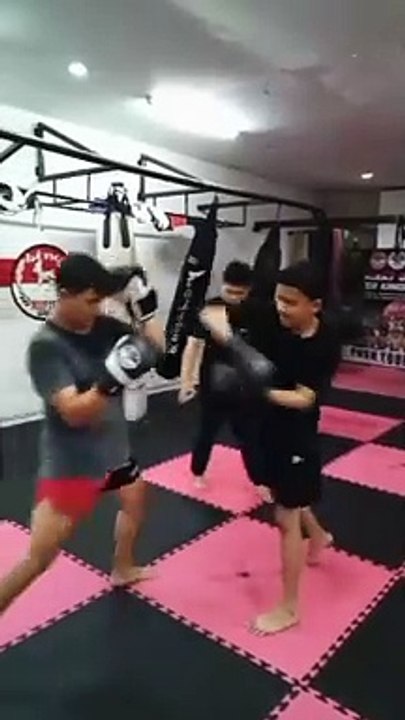 #rells #semuaorang #sorotan #pengikut #penonton #muaythai #rellsvideo #short #fypvideo #ViralinKuy #SnackStyle #fyprells #rellsmuaythai #muaythai #kickboxing #beladiri #sorotan #pengikut #ceritafacebook