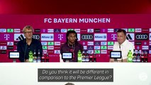 Olise gives comically short answer at Bayern presentation