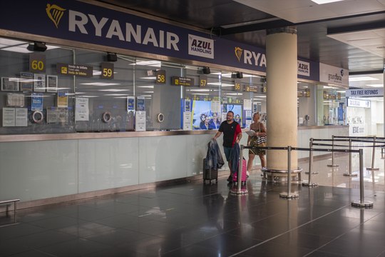 180 pasajeros afectados por la cancelación de un vuelo Ryanair Málaga - Bari que los mantuvo atrapados a bordo durante una hora, sin aire acondicionado