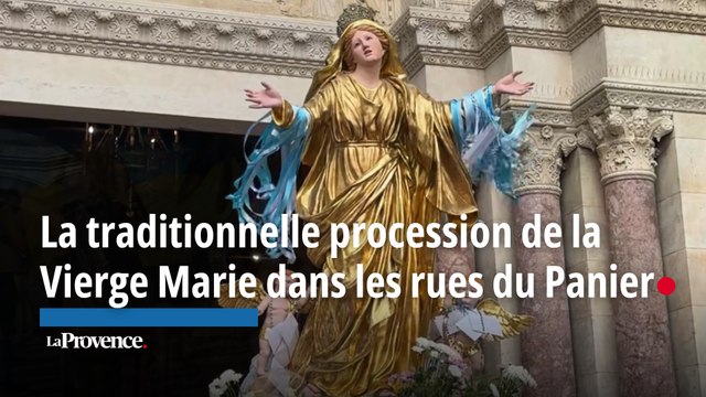 La traditionnelle procession de la Vierge Marie à travers le Panier