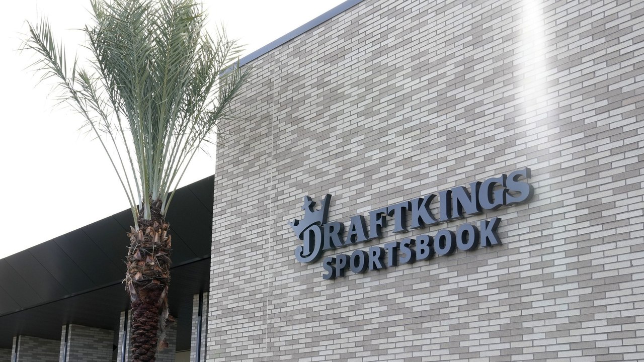 DraftKings Reverses Surcharge Decision Amid Backlash