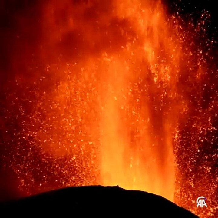 Külleri 9.5 kilometre yüksekliğe ulaştı... Etna Yanardağı, yine kül ve lav püskürttü