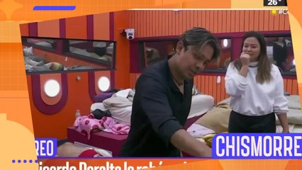 Ricardo Peralta es criticado por robarle beso a Sian