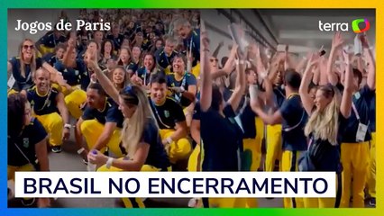 Jogos de Paris: delegação do Brasil comemora antes de entrar na cerimônia de encerramento