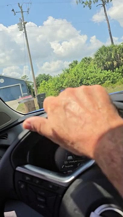 RENTA CASAS DE 4 CUARTOS 2 BANOS 2 GARAGES  TODOS CALIFICAN $2300 MENSUAL  SERGIO 239 440 4104