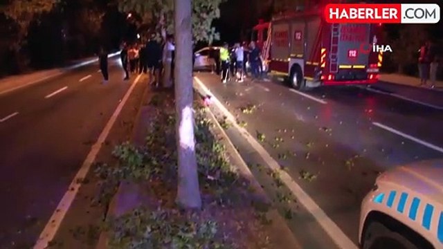 Tuzla'da kontrolden çıkan araç karşıdan gelen otomobile çarpıp takla attı: 1'i ağır 3 yaralı