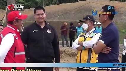 MENPORA DITO DAMPINGI PRESIDEN TINJAU LAPANGAN SEPAK BOLA SPORT CENTER IBU KOTA NEGARA