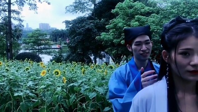 Yin Zhiping blindfolded Xiaolongnü and hugged her 小龍女被人蒙住了眼睛，並抱住了 The Return of Condor Heroes 神鵰俠侶 Drama 2024