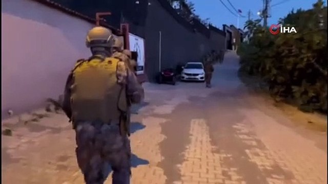 Bursa merkezli 2 ilde düzenlenen “Kuyu-18” operasyonlarında elebaşılığını Sadettin Pahsa’nın yaptığı organize suç örgütü çökertildi