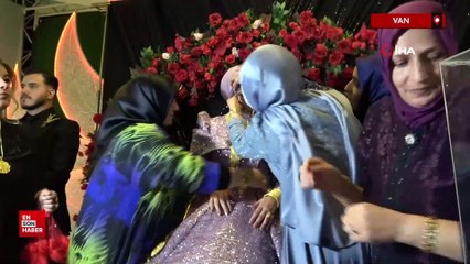 Van’da aşiret düğününde geline 3 kilo altın takıldı