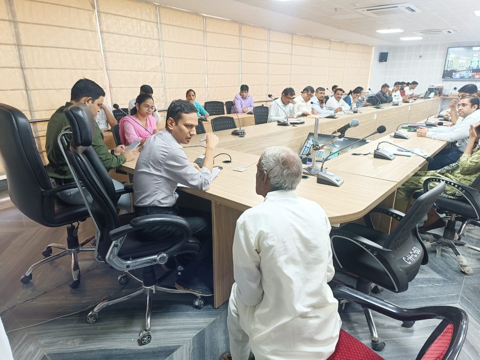 जिला स्तरीय जनसुनवाई में कलेक्टर ने सुनी फरियादियों की परिवेदनाएं