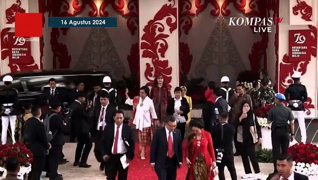 Potret Menhan Prabowo Subianto Dikawal Mayor Teddy Hadiri Sidang Tahunan MPR 2024