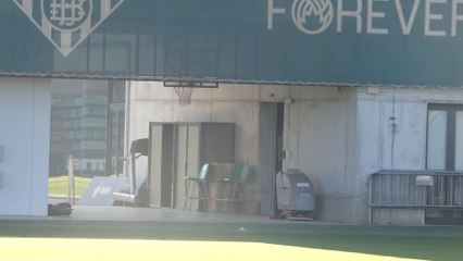 Isco aparece con su hijo en la Ciudad deportiva Luis del Sol