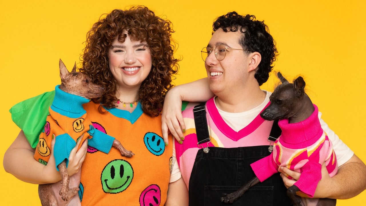 'Wir haben unsere eigene Kleidung genäht, damit wir passende Outfits tragen können - mit unseren Hunden”