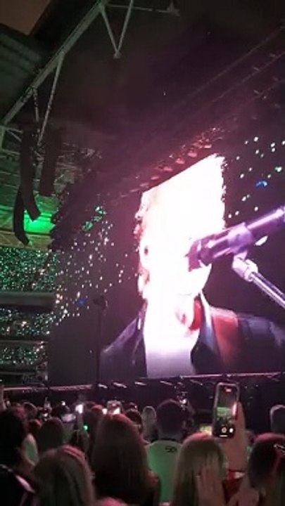 Ed Sheeran joins Taylor Swift as surprise guest...