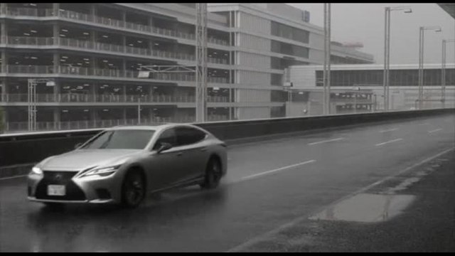 Tokyo attende il potente tifone Ampil, voli e treni cancellati