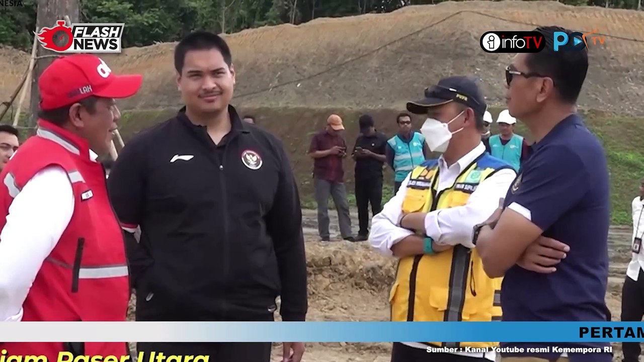 MENPORA DITO DAMPINGI PRESIDEN TINJAU LAPANGAN SEPAK BOLA SPORT CENTER IBU KOTA NEGARA