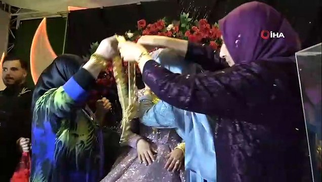 Aşiret düğününde geline 3 kilo altın, damada 12 milyon TL takı takıldı