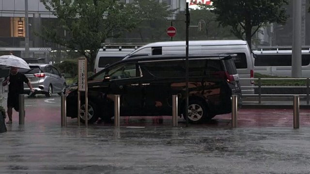Cientos de vuelos y trenes cancelados en Japón por un tifón que amenaza Tokio