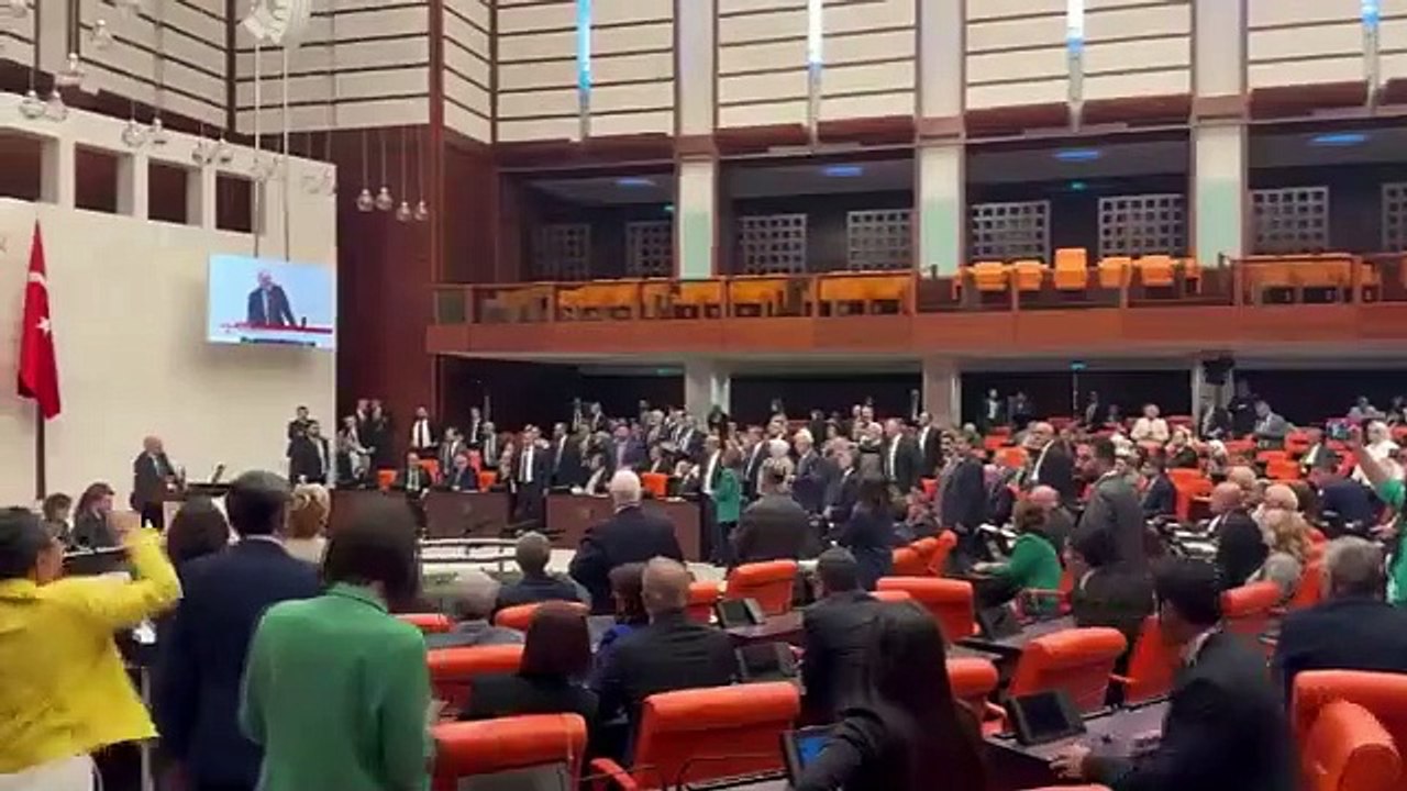 TBMM'deki Can Atalay Oturumunda Yumruklar Konuştu