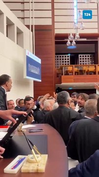 TİP Milletvekili Sera Kadıgil: Bu faşist sürüsü, DEM Parti Grup Başkanvekili Gülistan Kılıç Koçyiğit'in kaşını yardı!