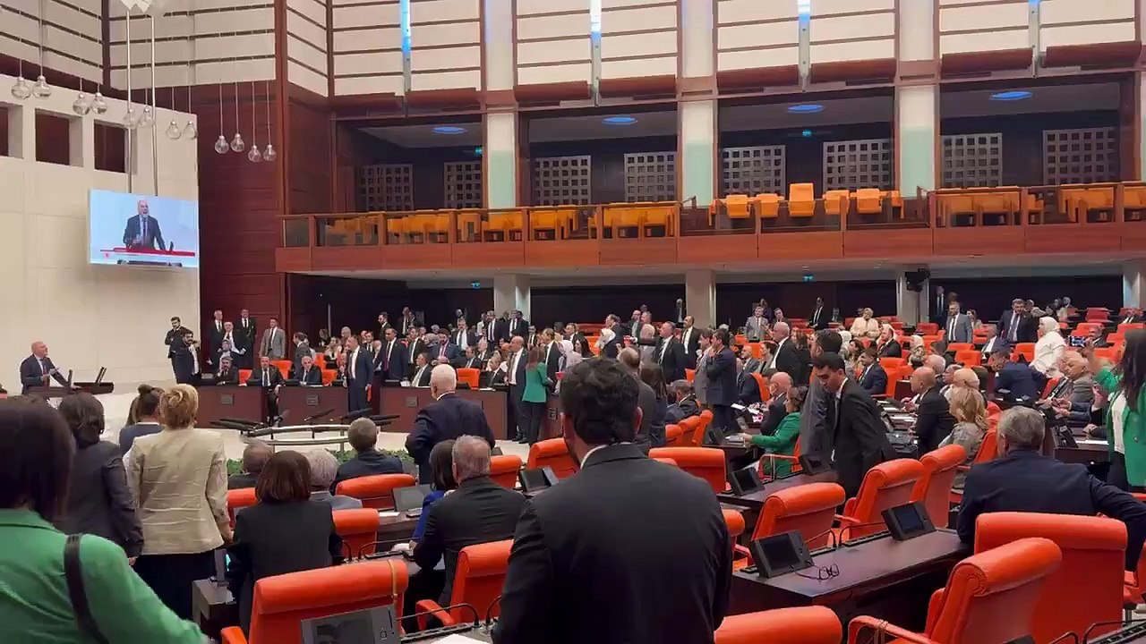 AKP'li Alpay Özalan, Ahmet Şık'a saldırdı