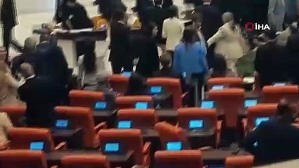 TBMM Genel Kurulu'nda tekmeli yumruklu küfürlü kavga