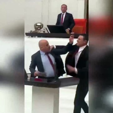Ahmet Şık'a ilk yumruğu atan AKP İzmir Milletvekili Alpay Özalan