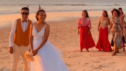 'Yes For Life!' - Beautiful beach proposal proves that real lovers are the epitome of creativity