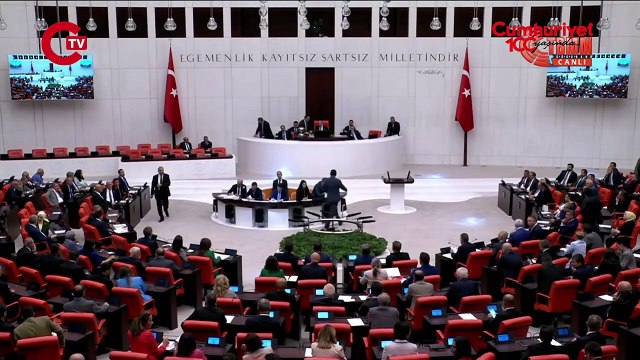 Olağanüstü Meclis toplantısı gerilimli başladı!Ahmet Şık 'Sizde utanma yok' dedi, AKP'liler çıldırdı