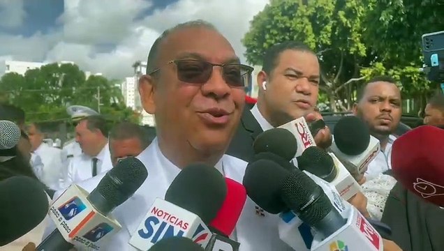 Deligne Ascención Burgos a su llegada a la Asamblea del Congreso Nacional