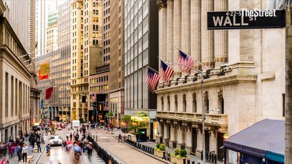 Walmart continues to benefit as consumers resist high prices