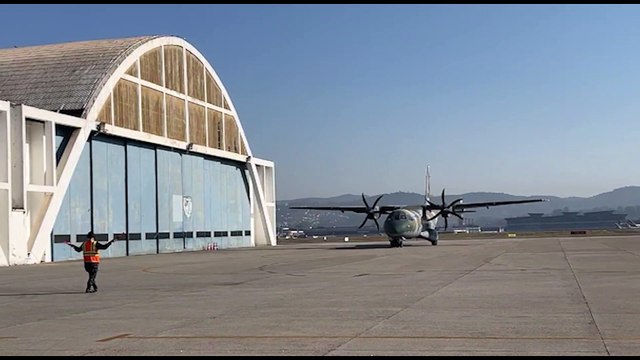 Avião da FAB trazendo mais 12 corpos do acidente aéreo decola sentido à Cascavel