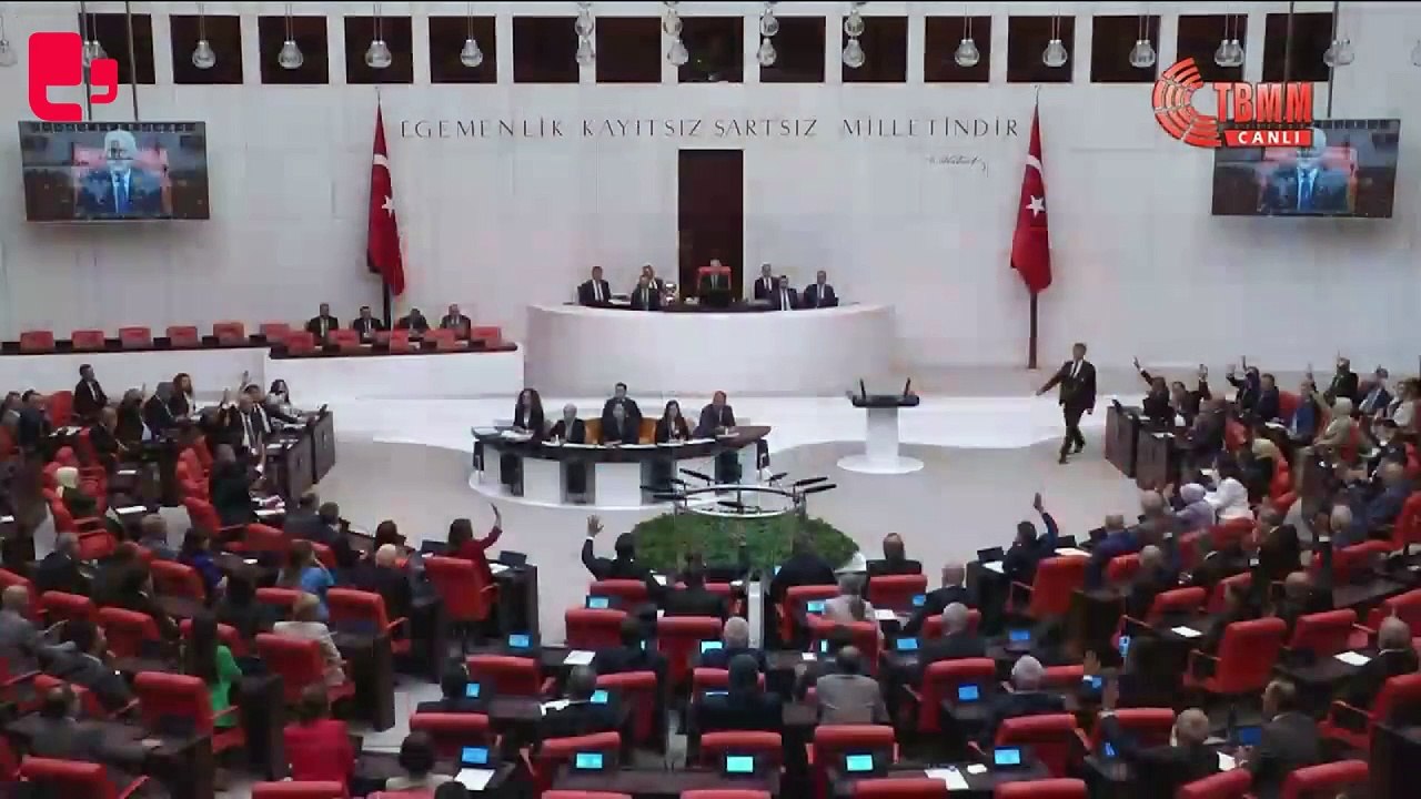 Alpay Özalan ve Ahmet Şık'a kınama cezası verildi