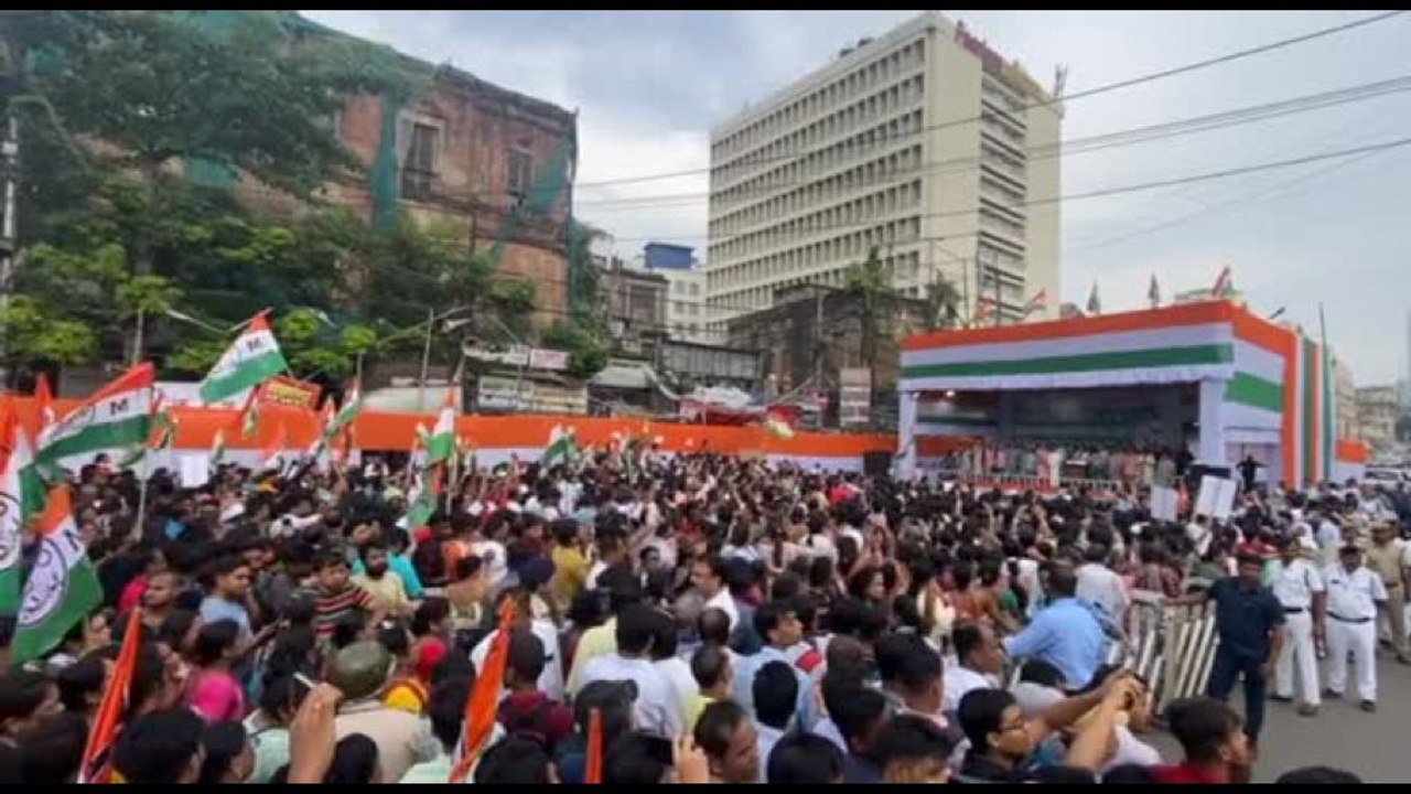 Maxi protesta in India dopo lo stupro e l'omicidio di una donna medico