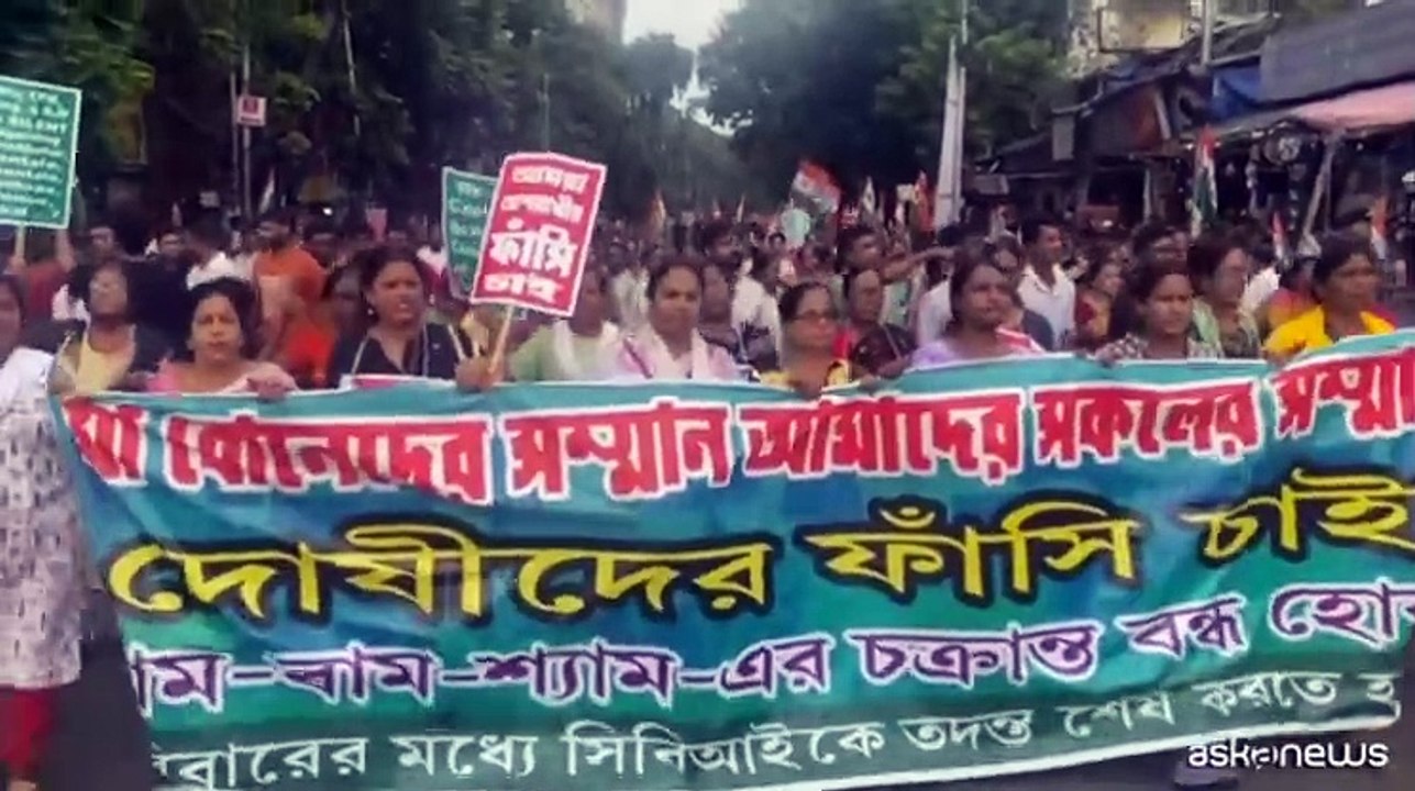 Maxi protesta in India dopo lo stupro e l'omicidio di una donna medico