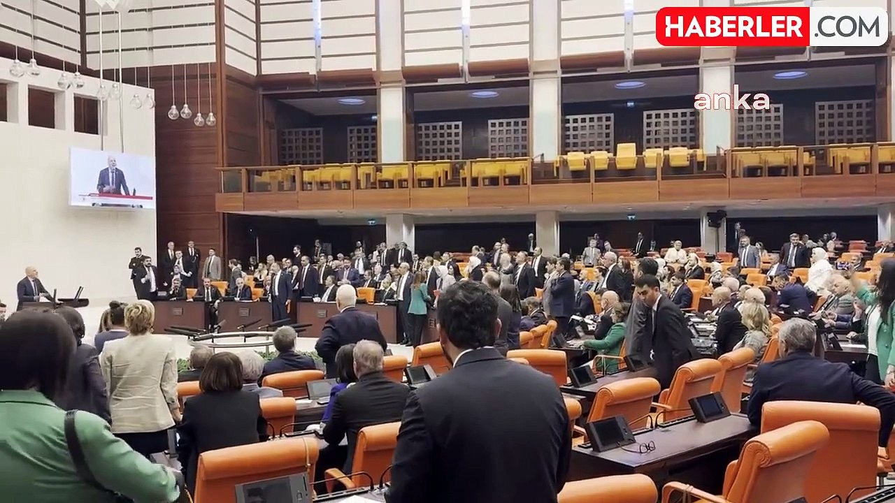 TBMM'de kavgaya karışan Alpay Özalan ve Ahmet Şık'a kınama cezası verildi