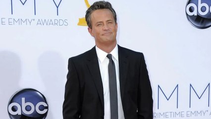 El fiscal acusa a los cinco detenidos por la muerte de Mathew Perry de "lucrarse" de sus adicciones