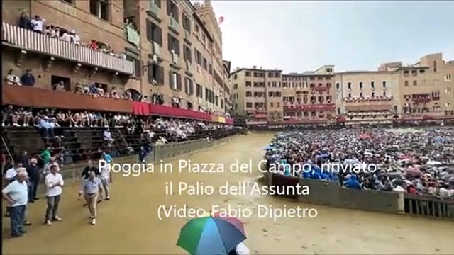 Palio, il maltempo si abbatte su Siena. Tutti via da Piazza del Campo, rinviata la carriera