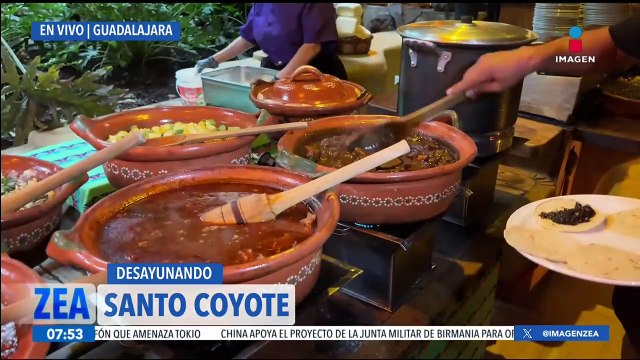 Nallely Medina desayuna en Santo Coyote, en Guadalajara, Jalisco