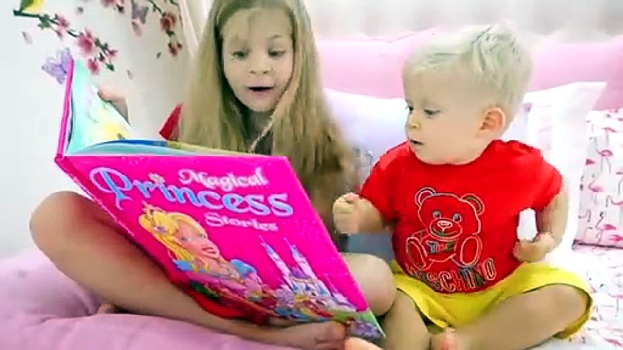 Diana Roma and Oliver play Different Jobs and Professions‍‍⚕️‍♂️