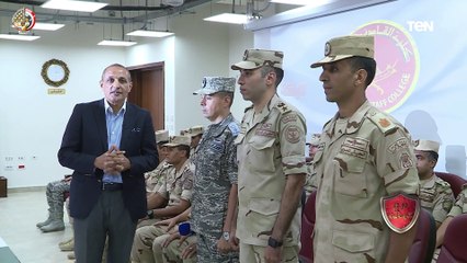 فولي ابو السعود يلتقي عدد من الضباط المشاركين في الدورة 74 أركان حرب بكلية القادة والأركان