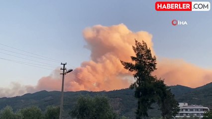 Dev yangın bulutları ilçe merkezinden böyle göründü