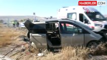 Kayseri'de otomobil bariyerlere çarptı: 2 kişi öldü, 4 kişi yaralandı