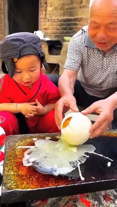 Chinese burger Fried ostrich eggs