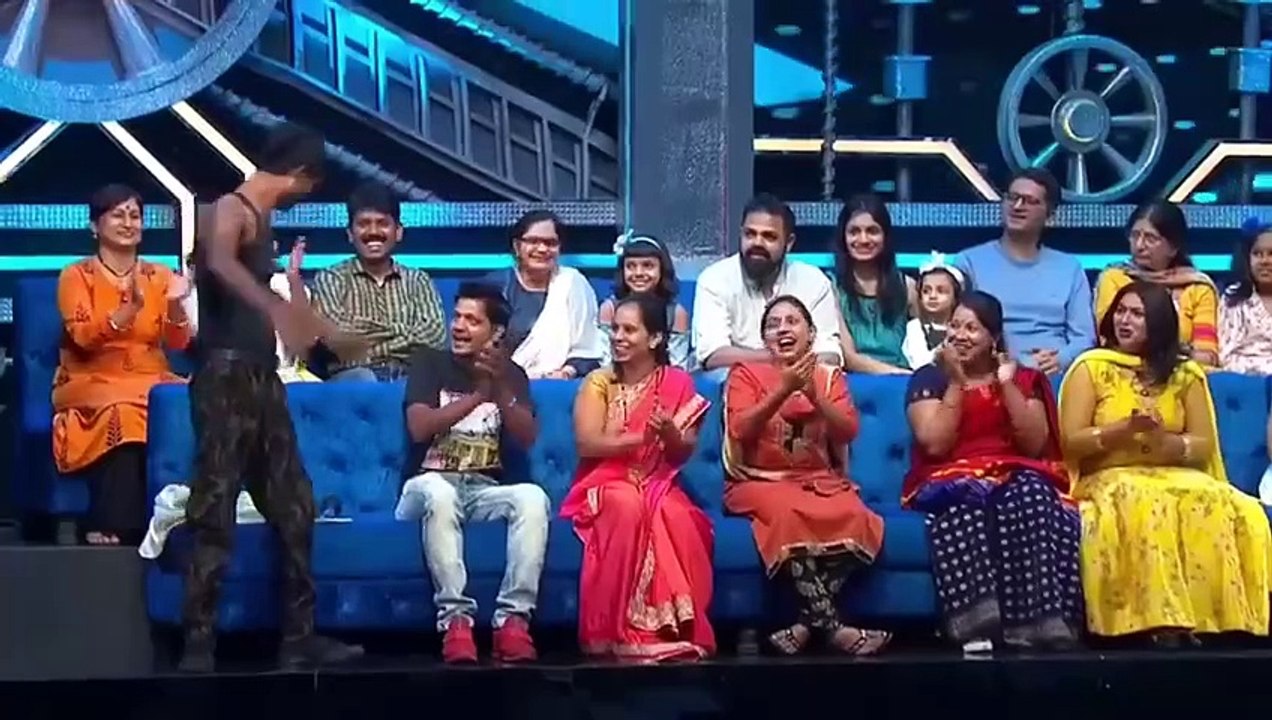 Tiger Shroff & Ananya Panday Amazing Stants Steps - Super Dancer Chapter 4 - Tiger Stants