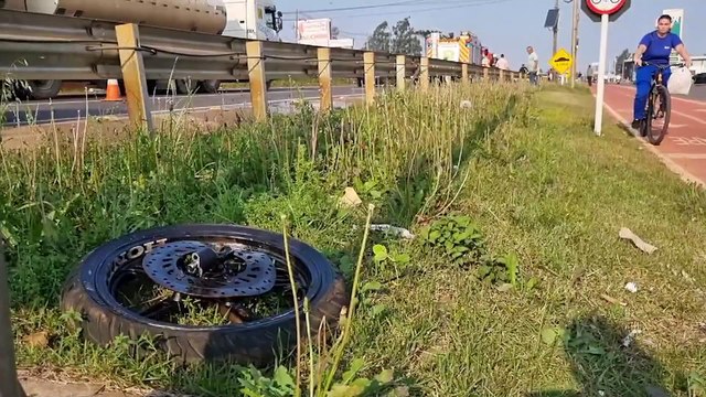 Motociclista sofre amputação do pé após bater violentamente contra guardrail na BR-277, em Cascavel