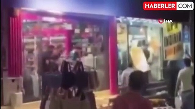 Batman'da taşlı sopalı kavga kamerada: Ortalık savaş alanına döndü